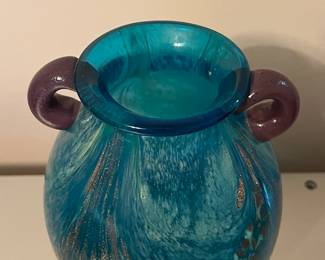 P92 - $25. Vintage Dale Tiffany Favril Glass Vase. Measures 7.5" tall. 