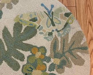 P97 - $20. 29" Round Hooked Throw Rug. 