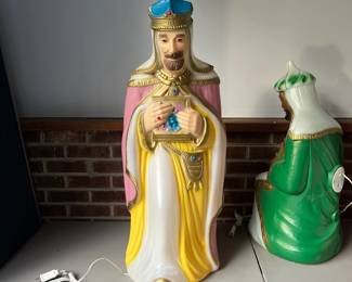 P88 - $350. Nativity Blow Mold Set. 6 Pieces. Some pieces are lighted. Tallest piece is 36". 