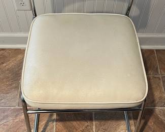 P3 - $375. Chromcraft - Mississippi. Vintage Kitchen Table with 4 Chairs. Table Measures 48” diameter x 29.5” tall. Chairs Measure 18.75” wide x 22.75" deep x 33.5” tall. Everything is in very good vintage condition! 