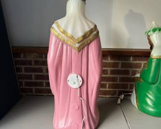 P88 - $350. Nativity Blow Mold Set. 6 Pieces. Some pieces are lighted. Tallest piece is 36". 