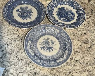 P50 - $100. The Spode Blue Room Collection. Set of 12 10.5” Dinner Plates.