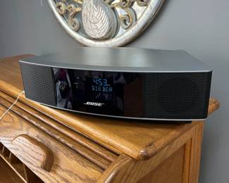 P82 - $150. Bose Wave Radio IV. Model 417788-WR. With Remote. 