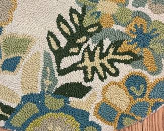 P97 - $20. 29" Round Hooked Throw Rug. 