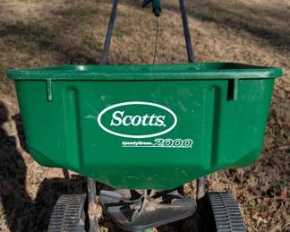 P102 - $20. Scotts Yard Spreader. 
