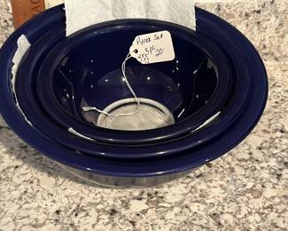 P39 - $20. Vintage PYREX Cobalt-Blue Clear-bottom Mixing Bowl Set. Includes: 2.5 L, 1.5 L and 1 L size bowls. 