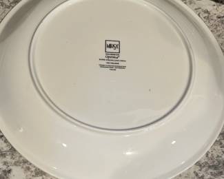 P36 - $65. Set of Mikasa Optima "Balance" Dishes. 2 Dinner Plates, 4 Salad Plates, 7 Pasta Bowls, 4 Mugs, 8 Saucers.