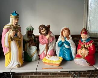 P88 - $350. Nativity Blow Mold Set. 6 Pieces. Some pieces are lighted. Tallest piece is 36". 