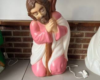 P88 - $350. Nativity Blow Mold Set. 6 Pieces. Some pieces are lighted. Tallest piece is 36". 