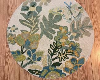 P97 - $20. 29" Round Hooked Throw Rug. 
