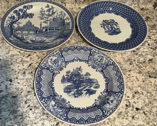 P50 - $100. The Spode Blue Room Collection. Set of 12 10.5” Dinner Plates.
