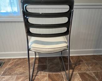 P3 - $375. Chromcraft - Mississippi. Vintage Kitchen Table with 4 Chairs. Table Measures 48” diameter x 29.5” tall. Chairs Measure 18.75” wide x 22.75" deep x 33.5” tall. Everything is in very good vintage condition! 