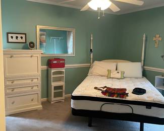 Room Overview - Lots of smalls available when you come to shop!