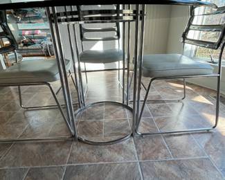 P3 - $375. Chromcraft - Mississippi. Vintage Kitchen Table with 4 Chairs. Table Measures 48” diameter x 29.5” tall. Chairs Measure 18.75” wide x 22.75" deep x 33.5” tall. Everything is in very good vintage condition! 