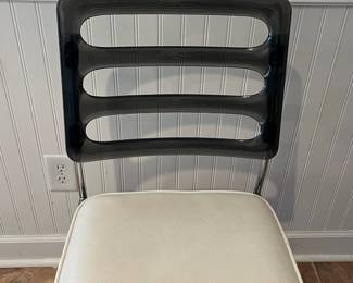 P3 - $375. Chromcraft - Mississippi. Vintage Kitchen Table with 4 Chairs. Table Measures 48” diameter x 29.5” tall. Chairs Measure 18.75” wide x 22.75" deep x 33.5” tall. Everything is in very good vintage condition! 