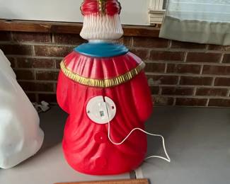 P88 - $350. Nativity Blow Mold Set. 6 Pieces. Some pieces are lighted. Tallest piece is 36". 