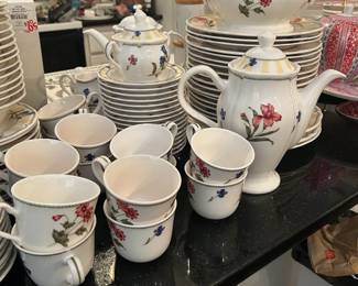 Noritake Homecraft set - 79 pieces