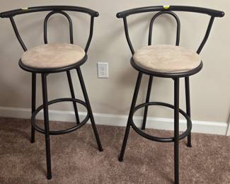 Total 4 matching bar stools