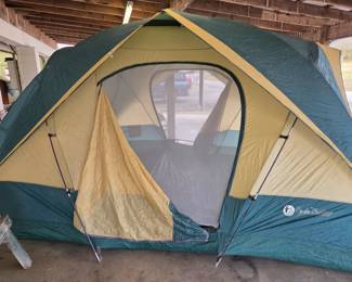 Gander Mtn brand 10 person tent