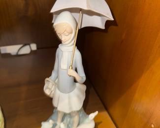 Vintage 1977 • Lladro • 10" Girl w/Umbrella & Ducks • No. 4510
