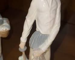 Lladro Figurine #4854 Don Quixote Standing Up with Sword, 12"