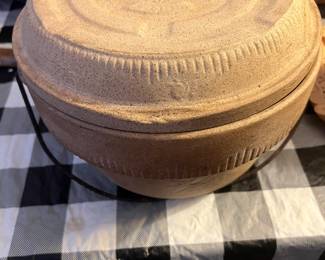 Covered crock bowl   Lid ( as is)