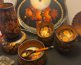 Painted wooden pieces 
Metal tray 