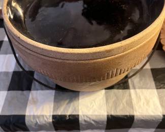 Crock bowl w lid inside 