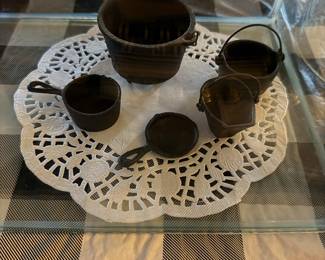 Small cast iron pieces 