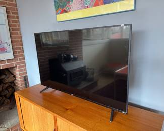 TCL Model 49S517 49" 4K UHD Roku Smart TV Flatscreen Television / 2018