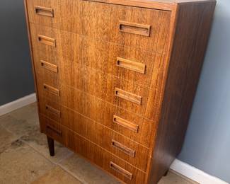 Westergaard Mobelfabrik Rosewood 6 Drawer Dresser Designed by E. Jensen & J. Andersen (30-1/2"W x 16-1/2"D x 39-1/2"H)