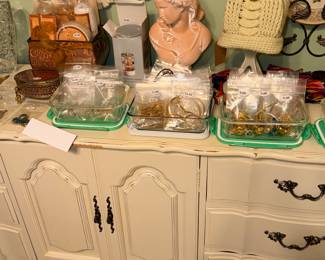 Items Located In The 1st Bedroom (MASTER)