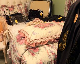 Items Located In The 1st Bedroom (MASTER)