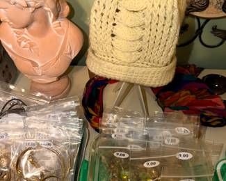 Items Located In The 1st Bedroom (MASTER)