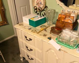 Items Located In The 1st Bedroom (MASTER)