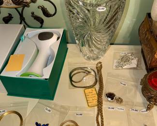 Items Located In The 1st Bedroom (MASTER)