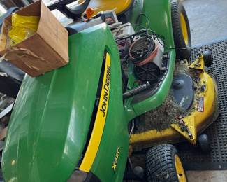 John Deere Riding Mower