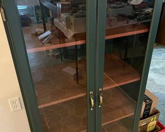 2 DOOR LIGHTED DISPLAY CABINET