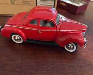 DANBURY MINT 1940MFORD RED DELUXE COUPE