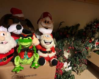 XMAS WREATHS & SANTAS