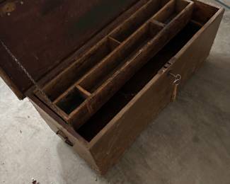 PRIMATIVE WOODEN TOOL CHEST WITH LOCK ANE KEY