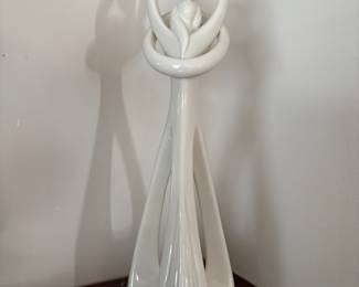 MAN AND WOMAN STATUE