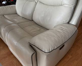 ELECTRIC RECLINING LOVESEAT