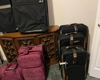 LUGGAGE 3 PCS. CHAPS, 2 PCS MARY KAY & 2 OTHERS