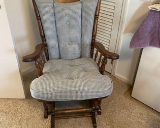 Glider Rocker - sturdy great condition 