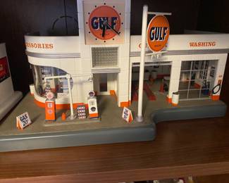 Lighted Danbury Mint Gulf Clock Service Station