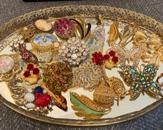 Antique and Vintage Brooches  and Pin collection