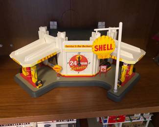 Lighted Danbury Mint Clock Shell Service Station