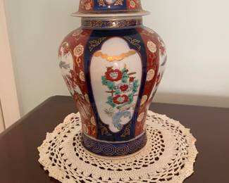 Gold Imari hand-painted porcelain ginger jar - Japan 