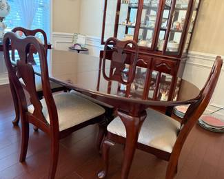 Prestine dining table with one leaf, table pads, 4 chairs